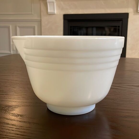 Vintage Mixing Bowl Batter Bowl White Milk Glass, Milk Glass Bowl with Spout - Picture 1 of 7